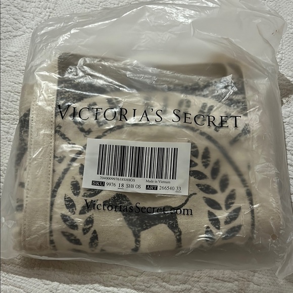 PINK Victoria's Secret Cream and Black Canvas Tote with Classic Emblem. NWT - Picture 7 of 7